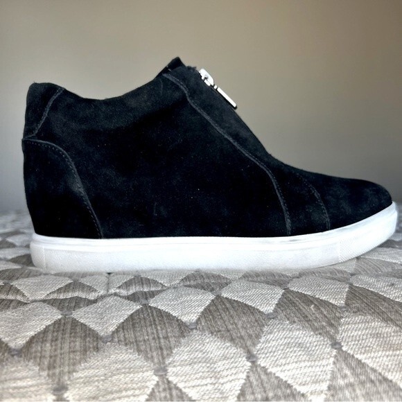 Blondo Black Suede Zipper Front Hidden Heel Waterproof Sneaker Shoes Size 8.5 - Picture 3 of 15